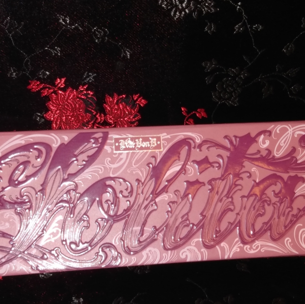 2 BNIB LOLITA & POR VIDA PALETTES. U get both ready 2 go!  Will split 65$